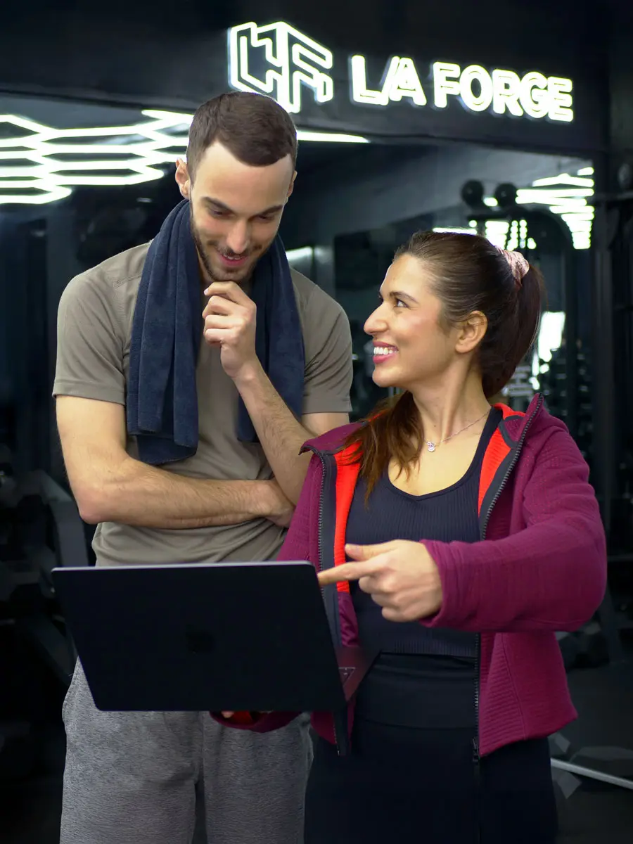 Consultation coaching sportif analyse progression digitale Forge One Fitness Neuchâtel